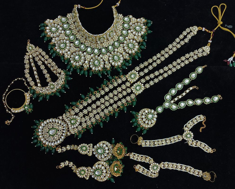 [BRIDAL 72 GREEN] Pristine Ethnic Green Kundan Choker Necklace Earring Jewellery Set For Bride