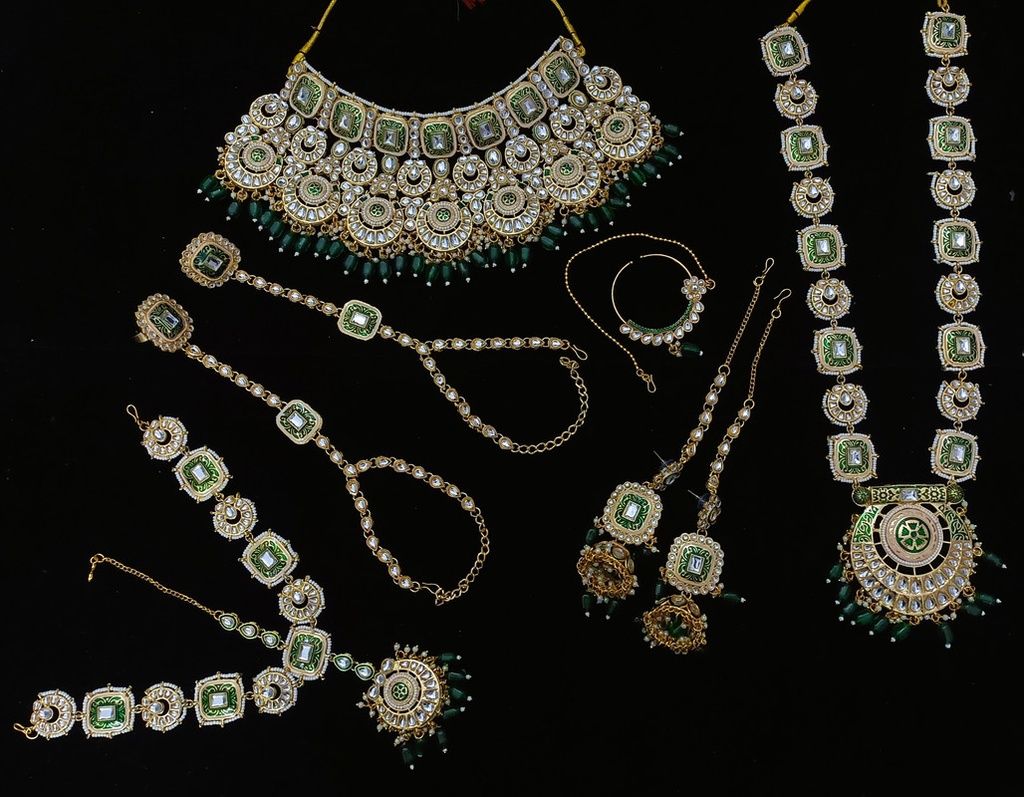 [BRIDAL COMBO 55 GREEN] Ethereal Modern Green Kundan Choker Necklace Earring Jewellery Set For Bride