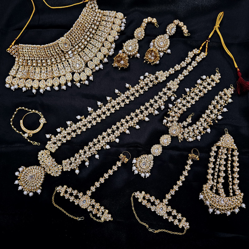 [BRIDAL COMBO 81 WHITE] Opulent Statement White Kundan Choker Necklace Earring Jewellery Set For Bride