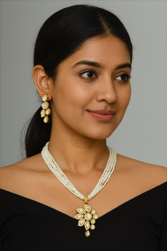 [K58 WHITE] Traditional Signature Graceful Glow Kundan Pendant With Necklace Earring Set