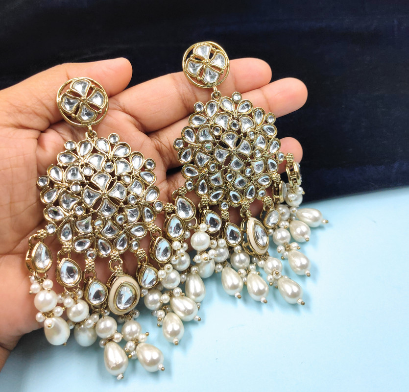 [ER235 WHITE] Resplendent Reception White Earrings Set