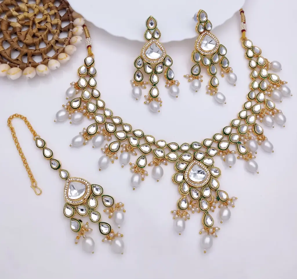 [AIMS001 WHITE] Glamorous Wedding White Kundan Pendant Necklace & Earrings Jewellery Set For Women