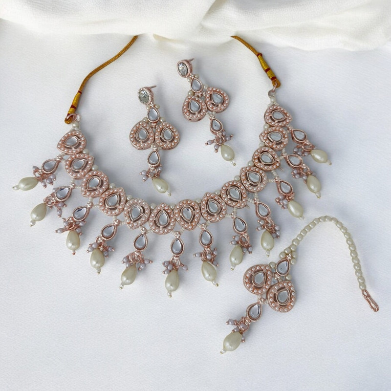[SUNS001 WHITE] Glamorous Luxe Suns001 White Kundan Choker Necklace Earring Jewellery Set For Marriage