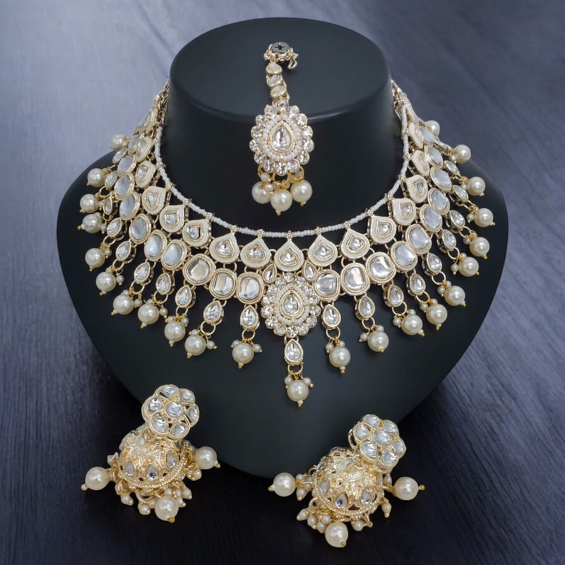 [SUNS0034 WHITE] Majestic Elite Suns0034 White Kundan Choker Necklace Earring Jewellery Set For Marriage